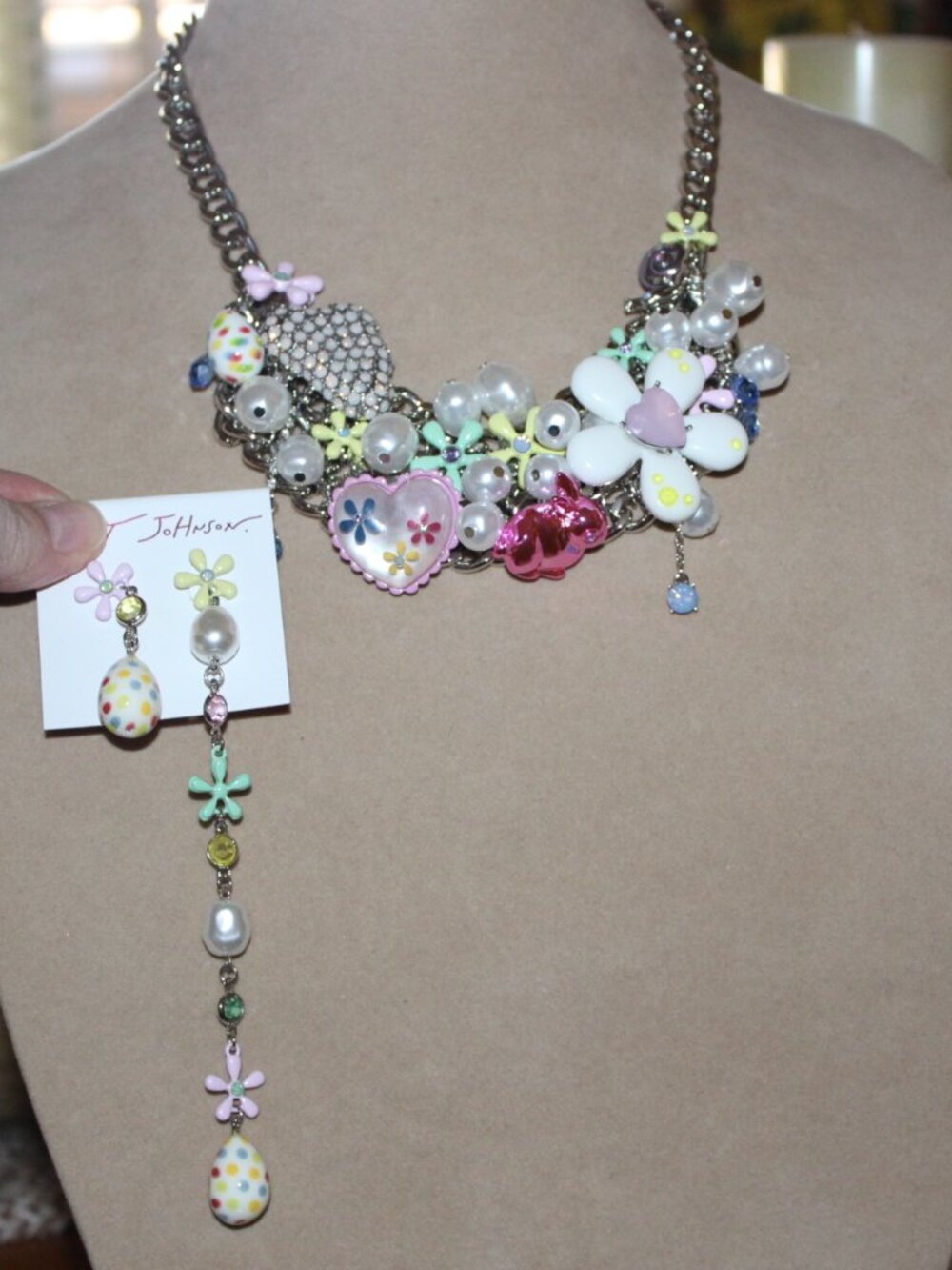 NWT Betsey Johnson bib statement necklace and matching earrings set. STUNNING! - Picture 1 of 15